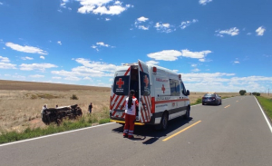 Brinda Polic&iacute;a Municipal apoyo en atenci&oacute;n de volcadura sobre la carretera a Carich&iacute;