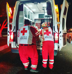 Muere hombre en volcadura en Guerrero