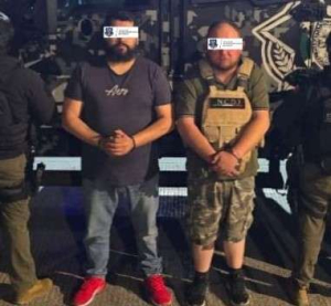 Capturan a dos hombres con armas exclusivas del ej&eacute;rcito, viajaban en un veh&iacute;culo blindado