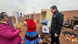 Brindan ayuda a familias ind&iacute;genas ante intenso frio