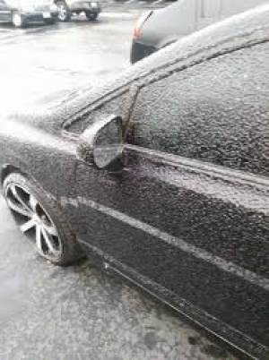 Helada de 3 grados bajo cero cubre de hielo autom&oacute;viles