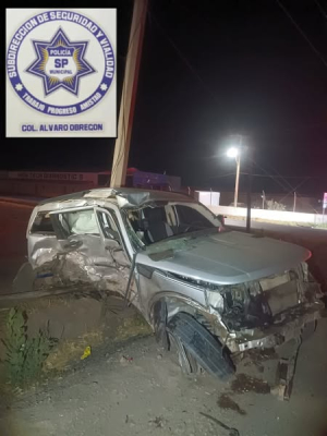 Aparatoso accidente deja dos lesionados en el corredor comercial