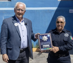 Se jubila mujer polic&iacute;a tras 20 a&ntilde;os de servicio; Presidente agradece el servicio honesto