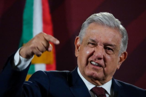 AMLO va por due&ntilde;os de medios