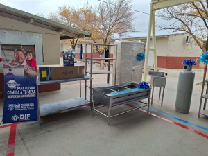Equipa DIF Estatal cocinas y comedores escolares en Cuauht&eacute;moc