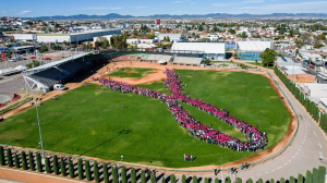 M&aacute;s de 3 mil personas formaron el Gran Lazo Rosa vs el c&aacute;ncer de mama