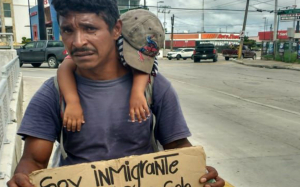 Abandonan a cientos de migrantes en Ju&aacute;rez