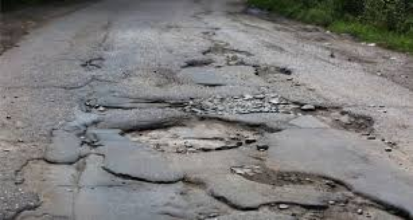 Pocas lluvias y muchos baches en las carreteras del estado
