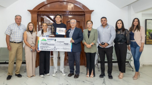 Atleta ol&iacute;mpico Erick Portillo recibe reconocimiento en su natal Cuauht&eacute;moc