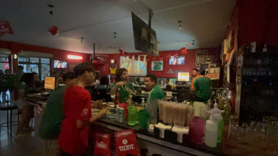 Celebran chihuahuenses en bares y restaurantes el apoyo a México