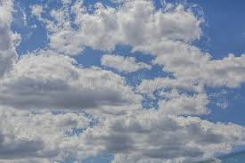 Prevén dia caluroso con nublados parciales