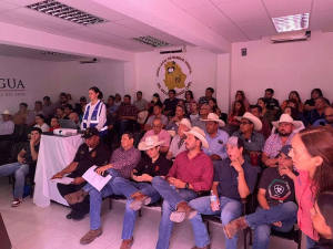 Capacitaran a ganaderos para prevenir propagaci&oacute;n del gusano barrenador