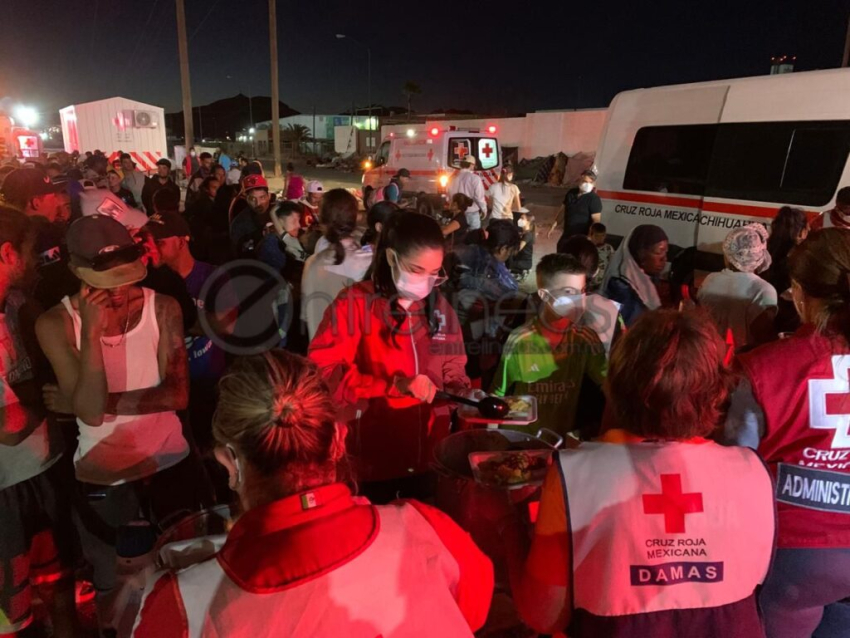 Apoya Cruz Roja con alimentos calientes y bebidas a migrantes