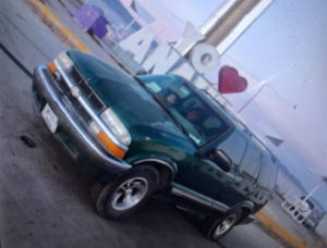 Le roban su camioneta mientras dorm&iacute;a.