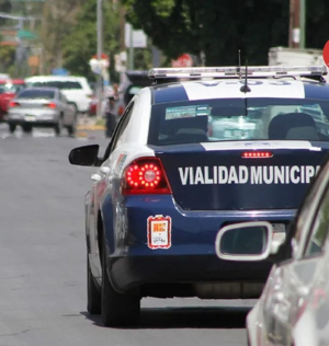 En accidente resultan dos con lesiones en el G&oacute;mez Morin