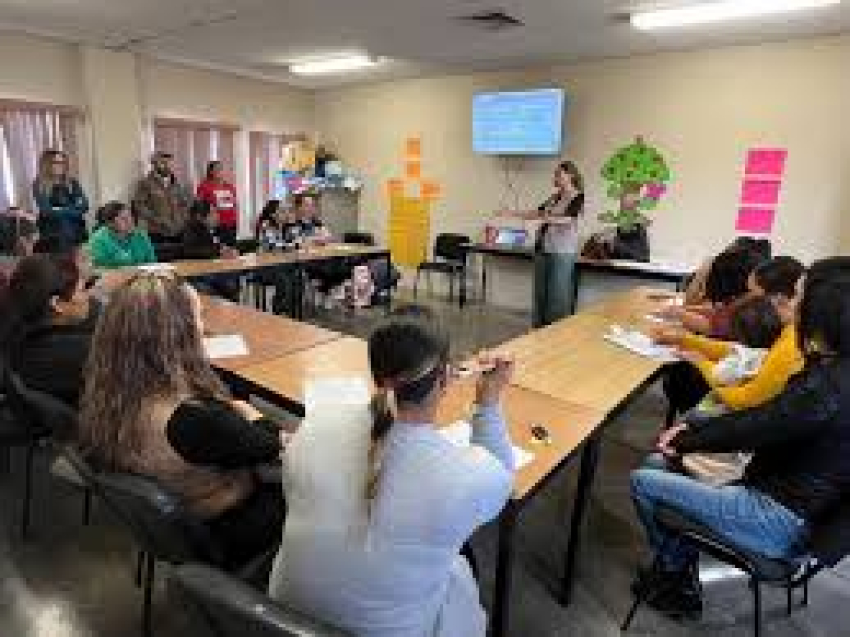 Llevan orientación  de justicia a mujeres en Favela
