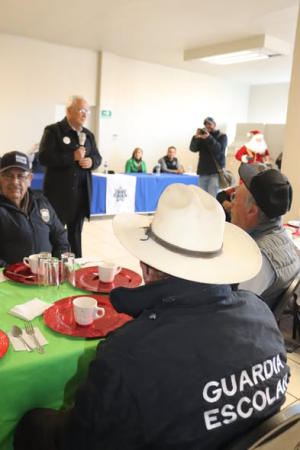 Agradece Beto Perez dedicaci&oacute;n de guardias escolares