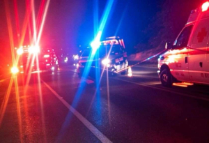 Reportan 10 heridos choque entre autob&uacute;s y tr&aacute;iler en carretera Camargo-Ojinaga