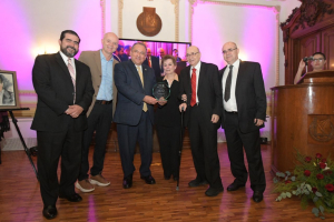 Rinde UACH emotivo homenaje al doctor Jos&eacute; Antonio Leal Del Rosal