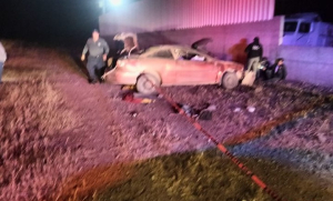Muere hombre al volcar su veh&iacute;culo en carretera a Carichi