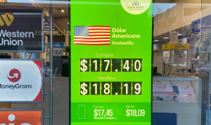 Baja el d&oacute;lar a $18.30
