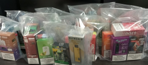 Polic&iacute;a Municipal detuvo a un hombre por vender vapeadores afuera de un bachillerato