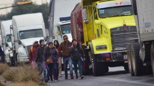 Suspenden transportistas presi&oacute;n, ante pl&aacute;ticas con el gobierno