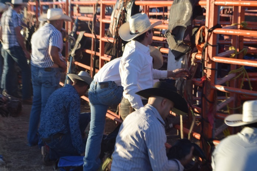 Reúne Anáhuac en su 103 aniversario a 37 jinetes.