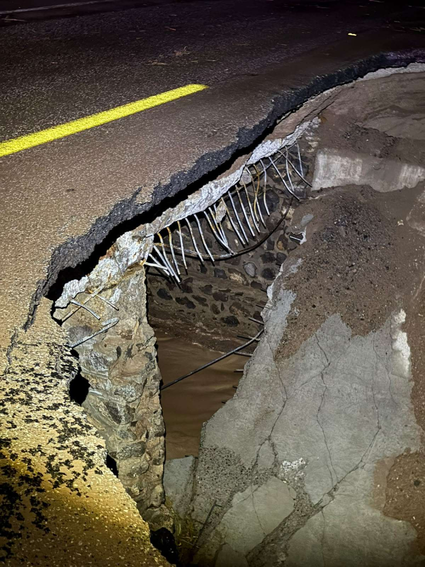 Cierran carretera Janos–Sonora por socavón por lluvia