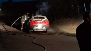 Se incendia camioneta en la carretera a Chihuahua, p&eacute;rdidas totales