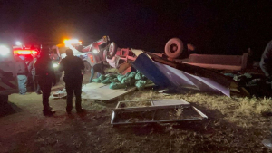 Muere chofer de tr&aacute;iler en accidente en carretera a Cuauht&eacute;moc