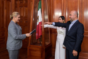 Toma protesta  Maru Campos a nuevos titulares del Ichijuv y de Comunicaci&oacute;n