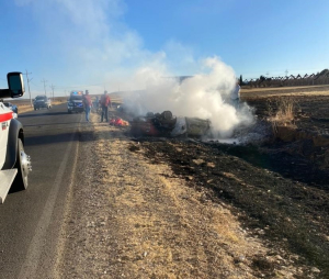 Se vuelca pick up en la carretera a Cusihuiriachi