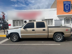 Aseguran  pick up GMC robada con reporte de robo en El Paso