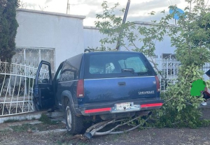 Adolescente choca contra  vivienda en An&aacute;huac, menor de 15 a&ntilde;os resulta lesionada