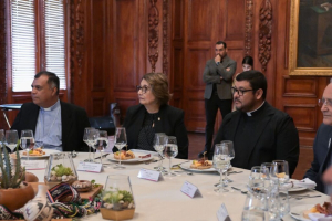 Convive Alcalde con  Maru Campos y el  Nuncio Apost&oacute;lico Monse&ntilde;or Joseph Spiteri