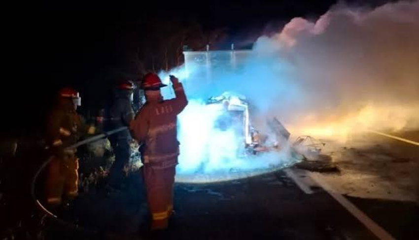 Se incendia tractocamion, investigan las causas