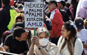 Despiden a AMLO con fiesta en Cuauht&eacute;moc