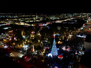 Realizan Encendido de Luces en la Plaza Principal, de Cuauht&eacute;moc