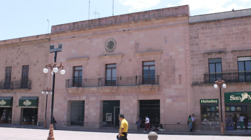 Detienen reforma para  reconocer a artistas locales