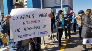 Arrecia presi&oacute;n de profesores en contra de pensiones civiles