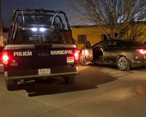 Ri&ntilde;a por un veh&iacute;culo termina con dos lesionados