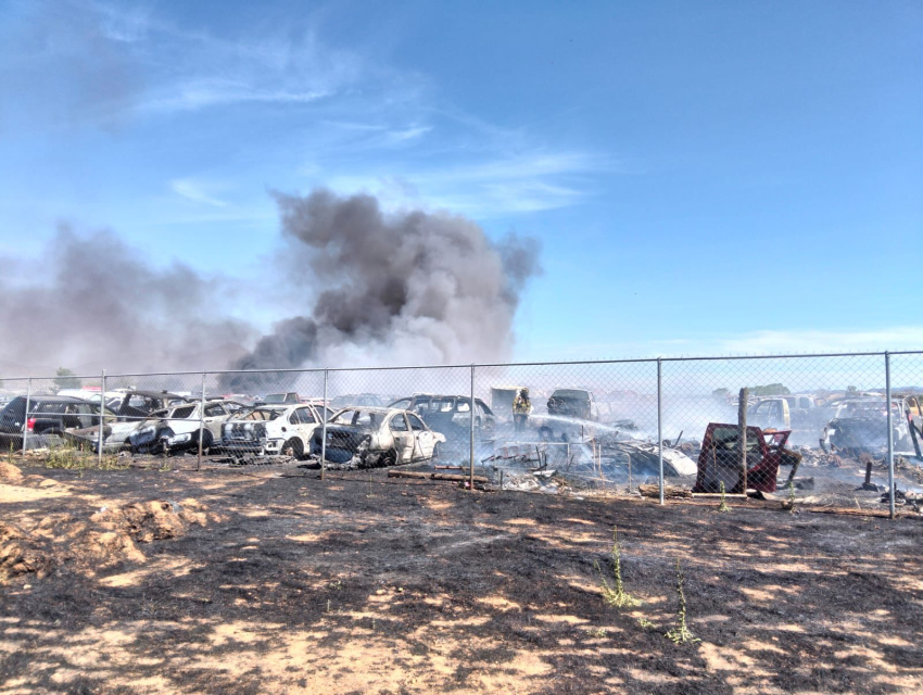 Se incendian 100 vehículos en Yunque, investigan