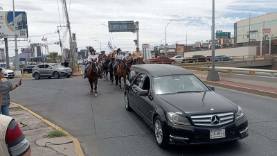 Despiden con cabalgata a la empresaria Lina Rodriguez