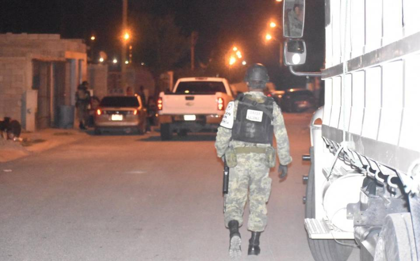 Detienen a narcomenudistas al catear una vivienda