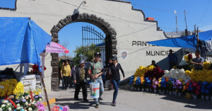 Todo listo para la visita de familiares en Panteones locales