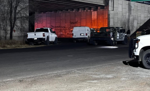Asesinan a dos y los dejan en el puente pampas