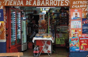 Roban abarrotes &ldquo;Los cuates&rdquo; en la L&aacute;zaro C&aacute;rdenas
