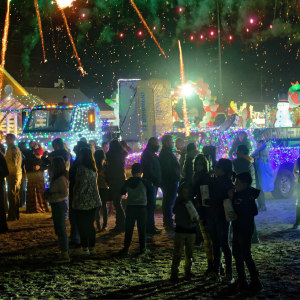 Anuncian Navidad en los campos menonitas