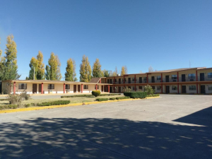 Investigan involucrados en la muerte de mujer en hotel